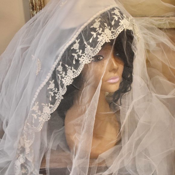 Satin, Lace and timeless beauty!  Vintage Wedding - Picture 5 of 5